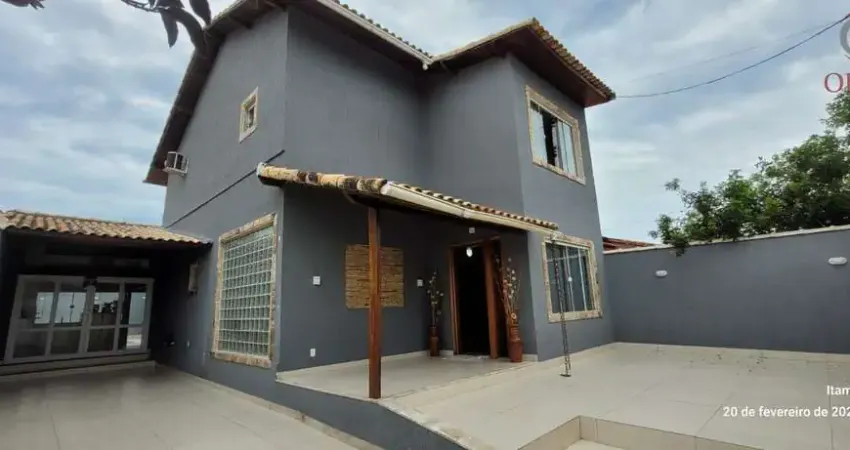 Casa Duplex de Alto Padrão na Quadra da Praia - Um Paraíso à Beira-Mar!