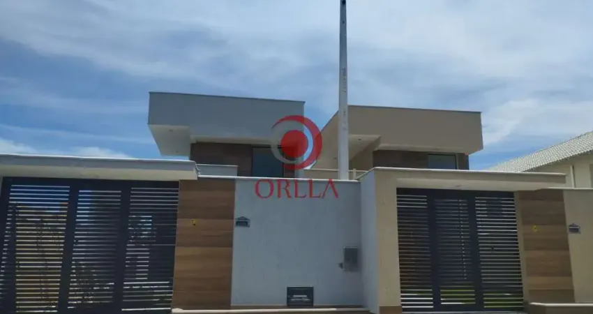 Localizada a apenas 500 metros da deslumbrante praia de itaipuaçu