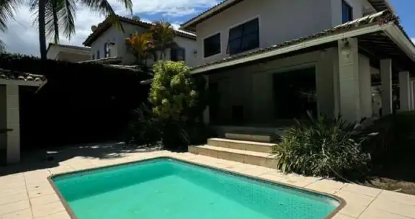 OPORTUNIDADE excelente casa no Condomínio Intervilas Buraquinho 980.000,00 pronta para morar.