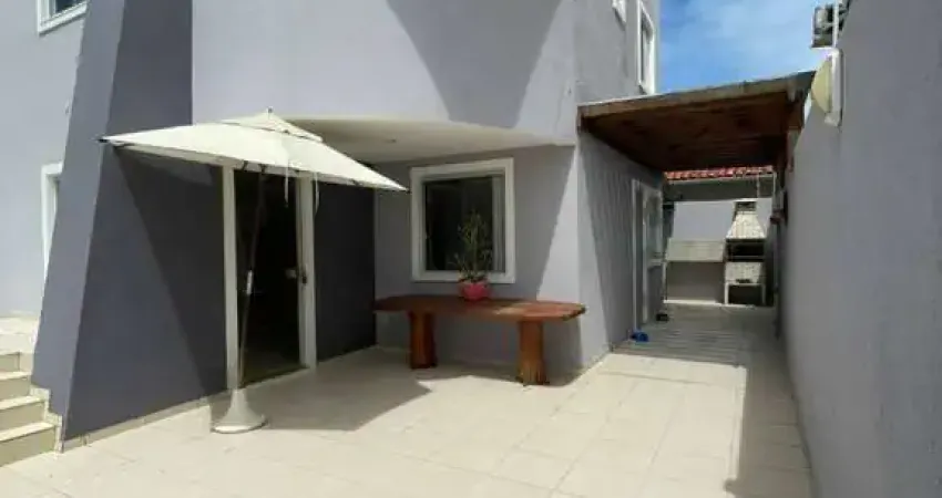 Casa mobiliada, excelente oportunidade para quem busca conforto e praticidade em uma localização privilegiada.