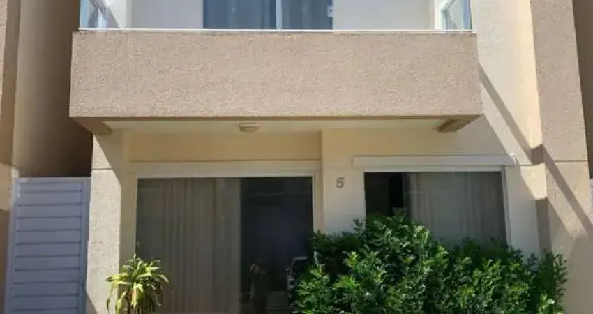 Casa de cond. á venda 2/4, sendo 1 suíte, em abrantes.