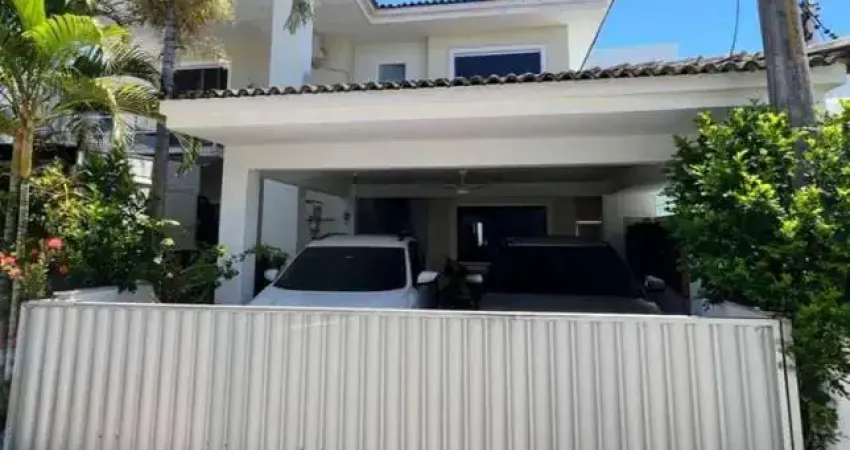 Casa de condomínio á venda com 4/4, sendo 1 suíte no Residencial Safira.