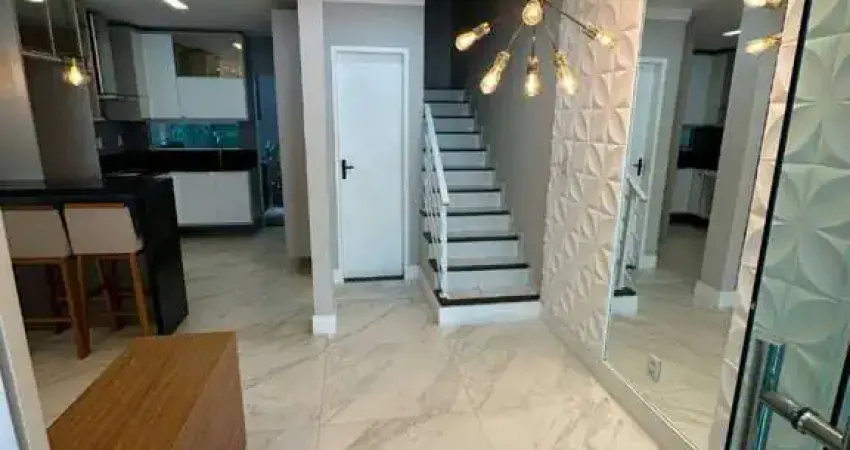 Casa de Cond. á Venda com 2/4, suítes em Vila praiana.