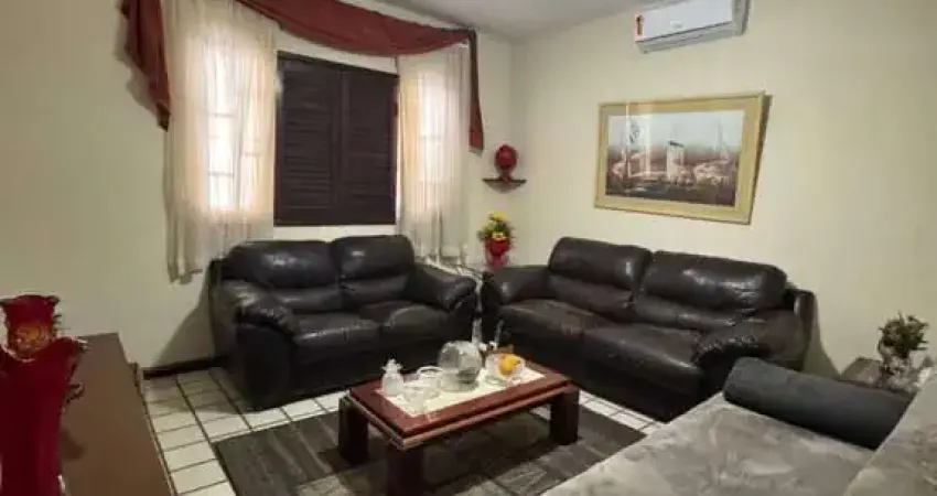 Casa estilo colonial com 700m2 de terreno na praia do Flamengo / Ipitanga - 200m da orla