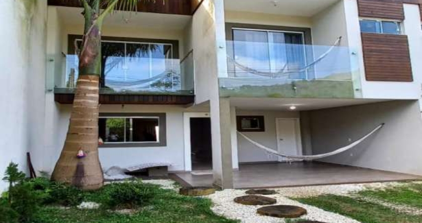 Imperdível Sobrado  à Venda em Balneário Camboriú-SC, Bairro Praia dos Amores: 3 Quartos, 3 Suítes, 3 Salas, 4 Banheiros, 2 Vagas, 190m²!