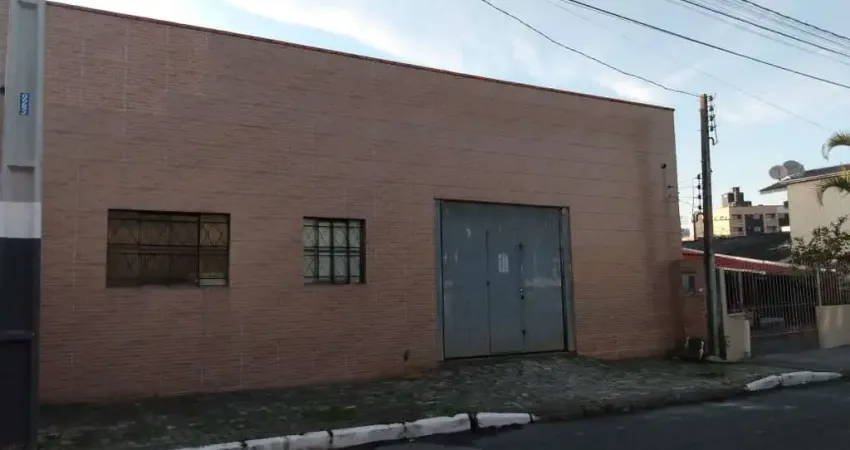 Galpão Industrial à venda em Balneário Camboriú-SC, bairro Municípios: 1 sala, 1 banheiro, 252m².