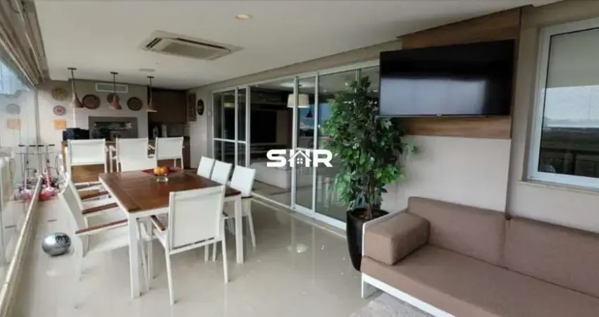 Original 4 suítes, transformado em 3 suítes (1 qt foi transformado em escritório e parte em closet para a suíte principal.; dependência completa de empregada. ficam os armários fixos do quartos, escri