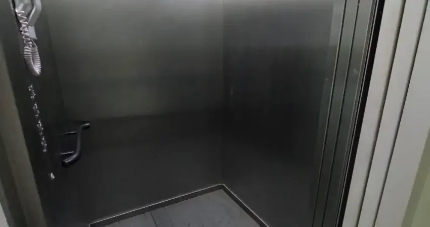 Lindo apartamento!! prédio com piscina , 2 quadras da praia, próximo ao shopping praiamar na ponta da praia.