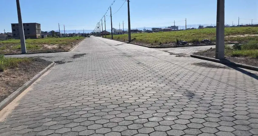 Terreno à venda na Avenida Getúlio Vargas, Caverazinho, Araranguá