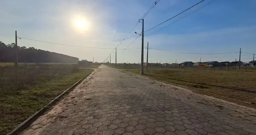 Terreno à venda na Avenida Getúlio Vargas, Caverazinho, Araranguá