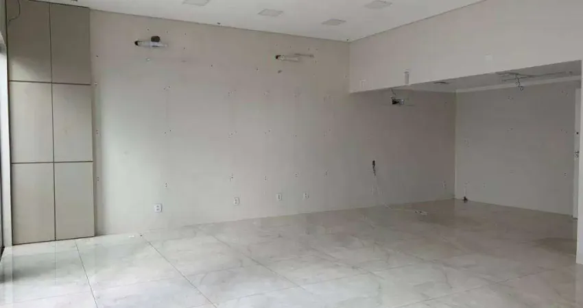 Sala comercial central, com amplo espaço, armários e mezanino - lagoa das lágrimas - guarapuava