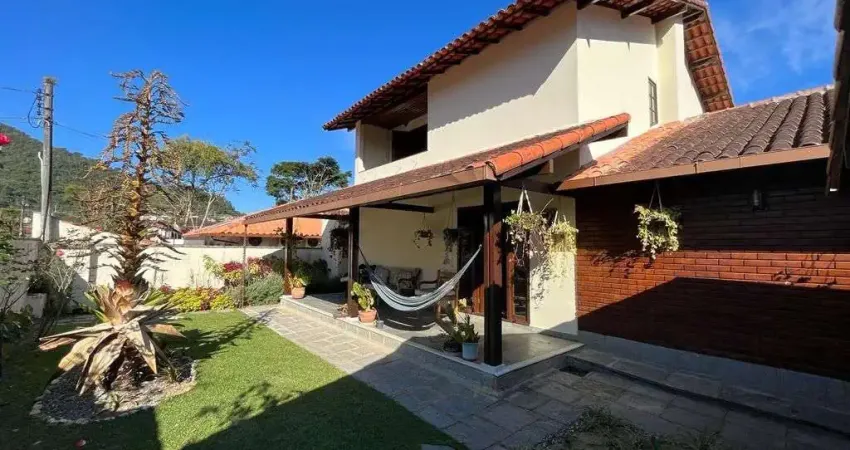 Casa com três quartos à venda, 239 m² por r$ 1.400.000 - comary - teresópolis/rj