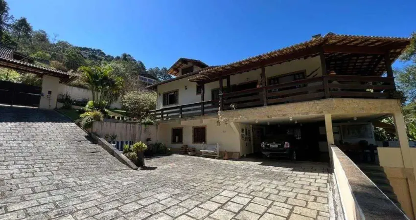 Casa com quatro quartos à venda, 300 m² por r$ 890.000 - parque do imbui - teresópolis/rj