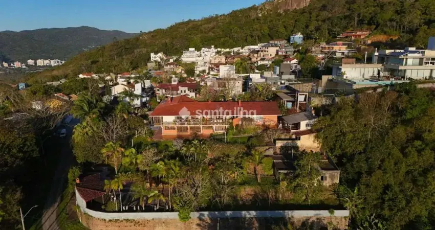 Casa com 6 quartos à venda na Rua Margot Ganzo Araújo, 267, Centro, Florianópolis