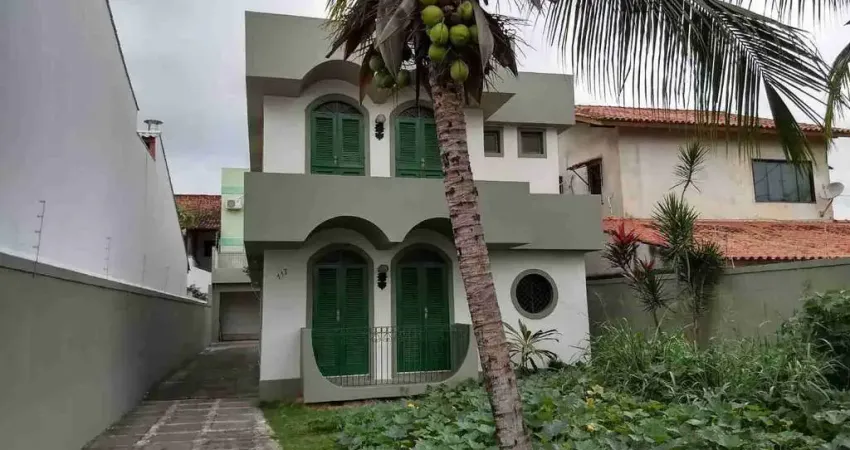 Casa duplex estilo colonial à venda na pelinca – amplo terreno de 10x35, campos dos goytacazes, rj