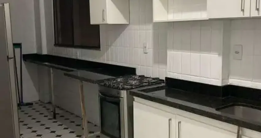 Cobertura duplex com piscina, para venda e locação com 3 quartos, sendo1 suíte, em frente à pracinh