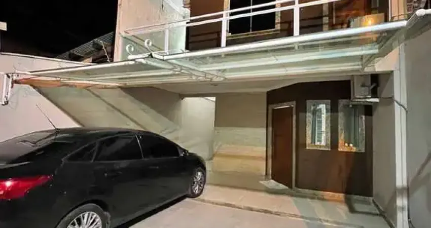 Casa super espaçosa , bem aconchegante e com segurança . localizada no alphaville , na cidade de ca