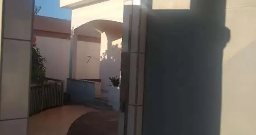 Casa à venda com 5 quartos, sendo 2 suíte - centro, são francisco de itabapoana, rj