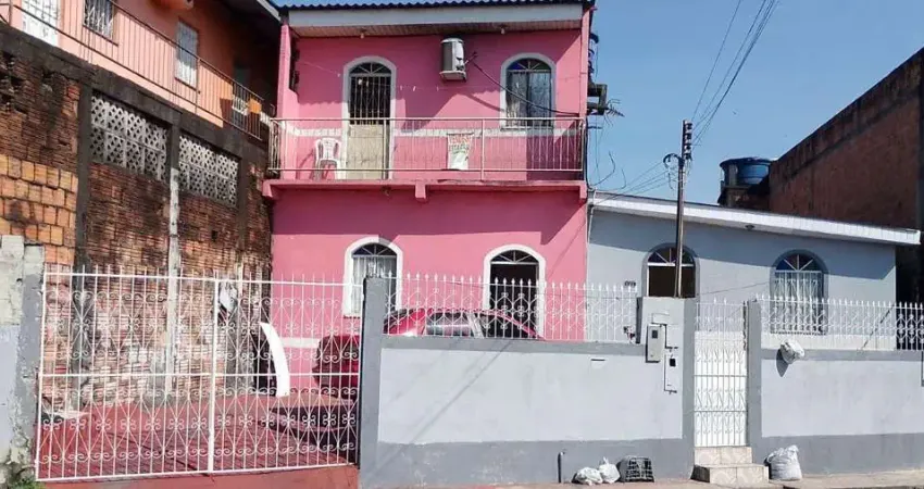 Duas belas casas á venda no mesmo terreno . ótima oportunidade para quem quer morar junto com a fam