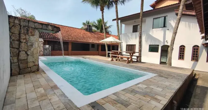 Sobrado à venda, 3 dormitórios sendo uma suite com piscina, indaiá, bertioga, sp