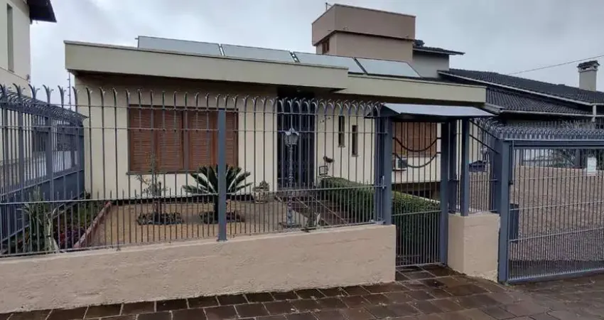 Casa à venda com 4 quartos, sendo 1 suíte, 4 vagas, churrasqueira - petrópolis, caxias do sul/rs