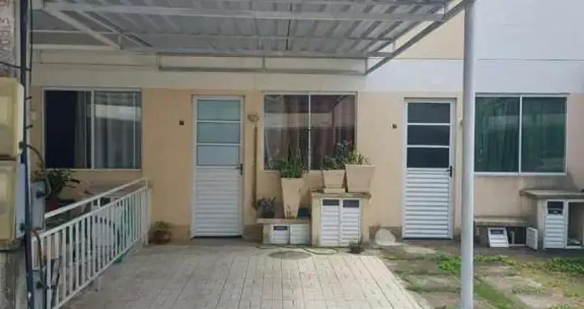 Casa duplex , bem fresca , segura e confortável , para você e sua família. localizada no bairro do
