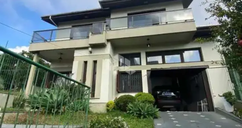 Casa à venda com 3 dormitórios, sendo 1 suíte, 1 vaga, Floresta, Caxias do Sul, RS