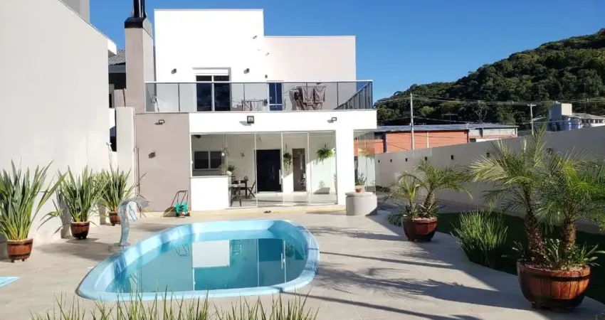 Casa com 3 quartos à venda no Pio X, Caxias do Sul