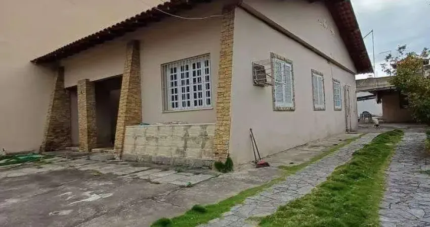 Casa com 360m² de terreno à venda com 3 quartos - Parque Califórnia, Campos dos Goytacazes, RJ