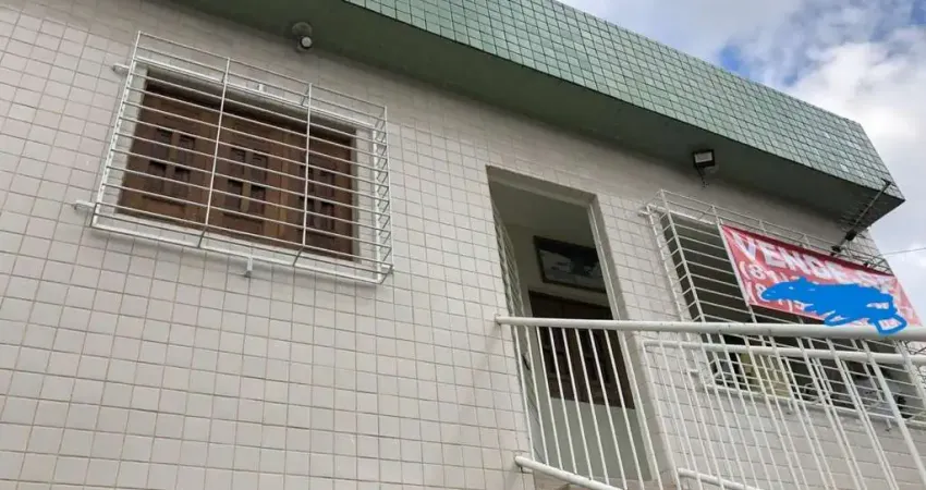 Casa Triplex à venda com 4 quartos, sendo 1 suíte - Casa Amarela, Recife, PE