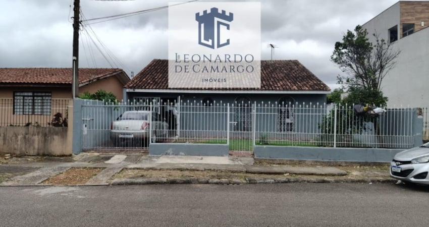 CASA TÉRREA A VENDA NO BAIRO ATUBA PINHAIS 3 QUARTOS COM QUINTAL