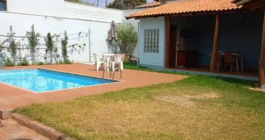 Oportunidade na Zona Leste: Casa à venda no City Ribeirão, Ribeirão Preto-SP, com 3 quartos, 1 suíte, 3 salas, 4 banheiros, 4 vagas, 290 m² - Quer Imóvel Negócios Imobiliários.