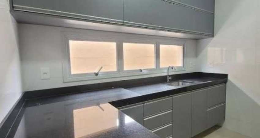 Casa em condomínio no Alto do Vale, Cravinhos-SP: 3 quartos, 1 suíte, 2 salas, 3 banheiros, 4 vagas, 156m². Venha conferir!