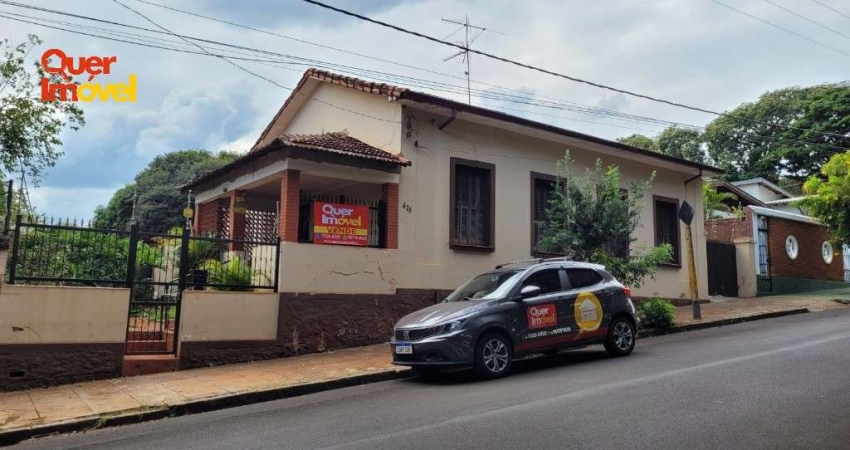 Imperdível! Casa à venda em Cravinhos-SP, no Centro, com 3 quartos, 3 salas, 2 banheiros, 4 vagas de garagem e 187m² de área.