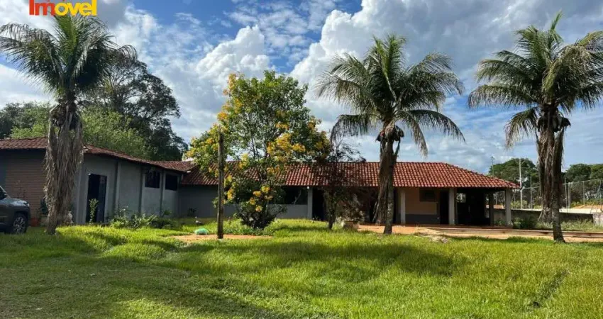 Chácara : 2 quartos, 2 suítes, 2 salas, 3 banheiros em condomínio de Ribeirão Preto, Recreio Internacional.