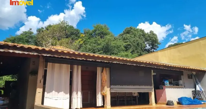 Chácara em Condomínio Portal dos Ipês - 3 quartos, 1 suíte, 5 vagas de garagem em Ribeirão Preto-SP 480m². Quer Imóvel Negócios Imobiliários.