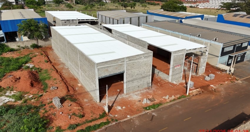 Aluga-se conj. de 3 galpões/barracão - 3.500m² de terren / 2.000m² const