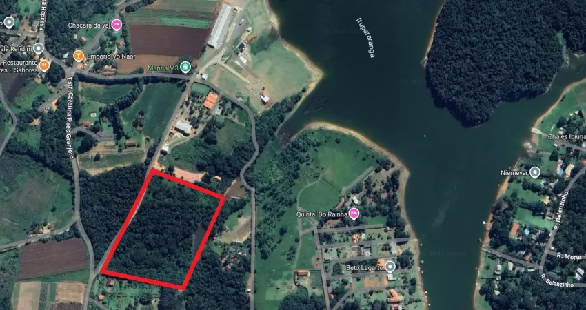 Terreno de 7500 metros com linda vista a 300 metros de distancia da represa.