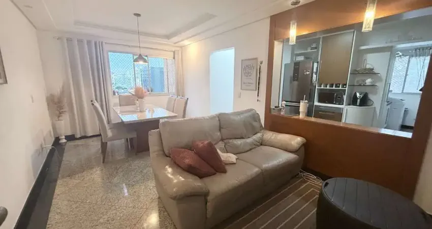 O apartamento foi transformado em 1 quarto mais closet, proporcionando um espaço mais amplo e aconchegante.