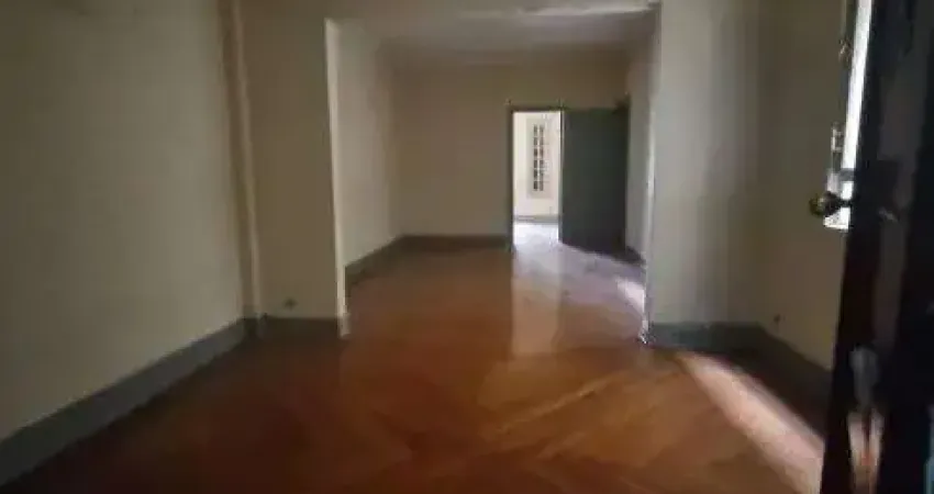 Lindo apartamento com 02 dormitórios à venda na avenida são joão , ao lado do largo do arouche, e possui toda a infra-estrutura que a região oferece: comércio , hospitais e acessibilidade ao meio de
