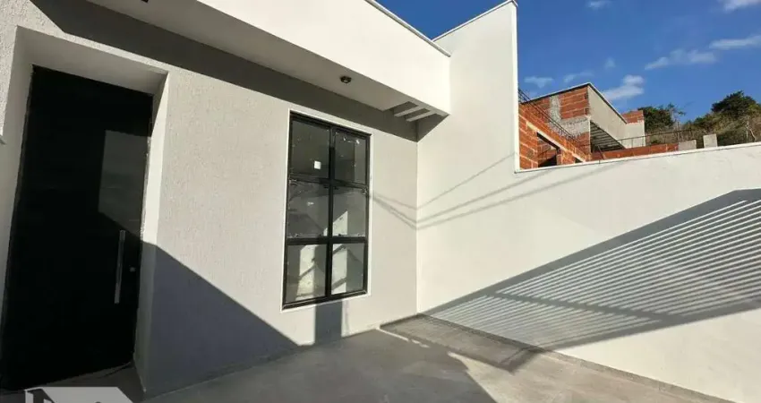 Casa linear com 3 quartos sendo 1 suíte à venda no bairro vale do sol, pinheiral/rj