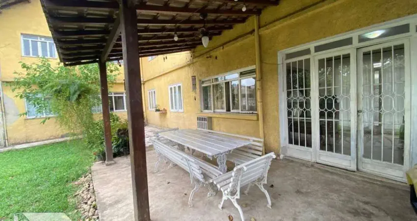 Casa com 5 quartos à venda na Avenida Reverendo Israel Vieira Ferreira, 253, Retiro, Volta Redonda