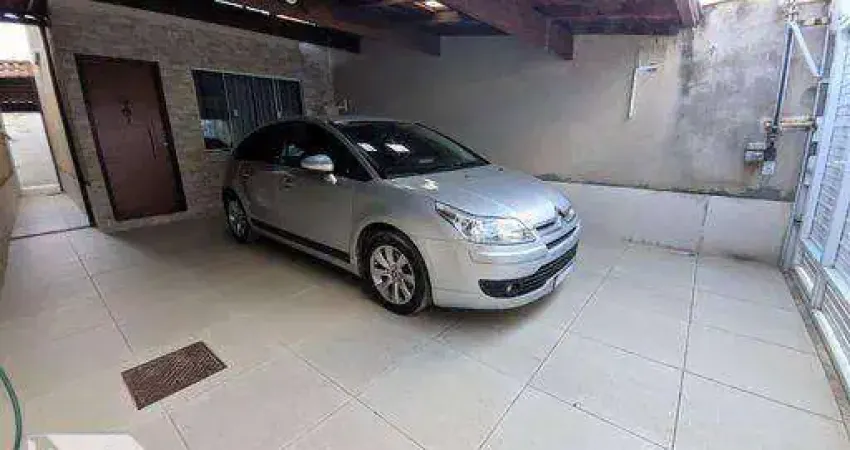 Casa duplex de 02 quartos à venda no Bairro de Fátima em Barra do Piraí/RJ.