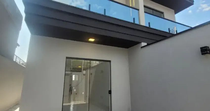 Vendo casa ,Localizada Jardim Ipê - Itaquaquecetuba, São Paulo Valor de venda R$ 520 mil Aceita financiamento Bancário e FGTS Analisamos permutas em apartamento e veículo