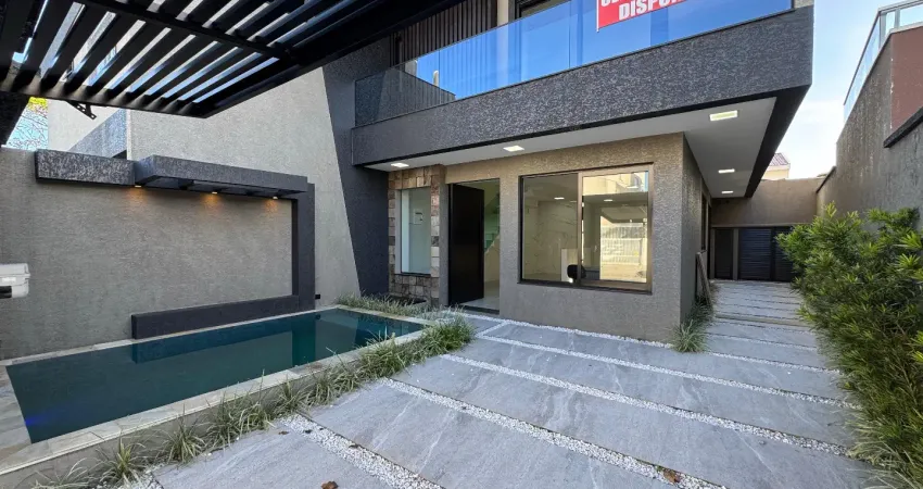 Triplex de alto padrão em praia de leste pertinho do mar, venha conferir!