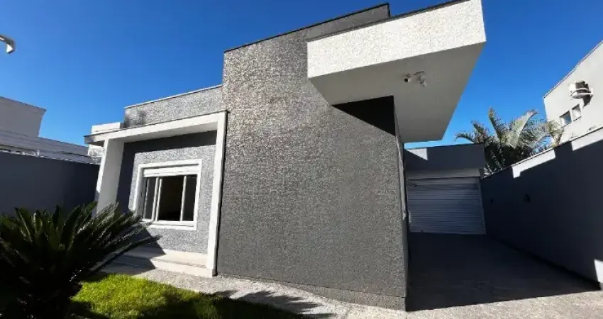 Casa na pedra branca de alto padrão - 3 dorm com 2 suítes e piscina!