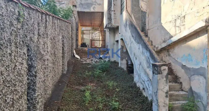 CASA COM TERRENO DE 245M2.