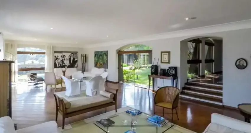 Casa com 4 quartos para alugar no Jardim Guedala, São Paulo 