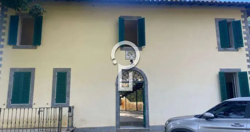 Casa em condomínio fechado com 4 quartos para alugar no Cascatinha, Petrópolis