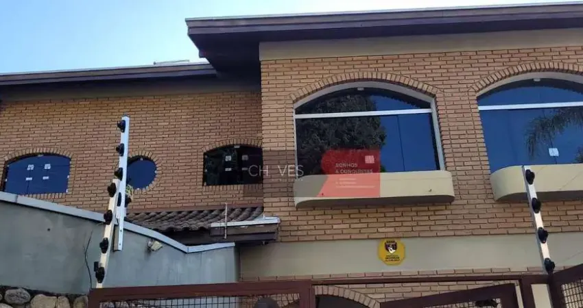 Sobrado de 300m2 com 2 andares, localizado no desejado bairro esplanada ii.